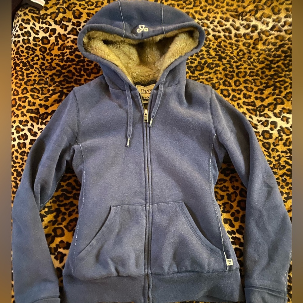 UNAVAILABLE TILL THE 10th!!! 🐞Vntg (2000s) TNA Faux Fur Lined Sweater